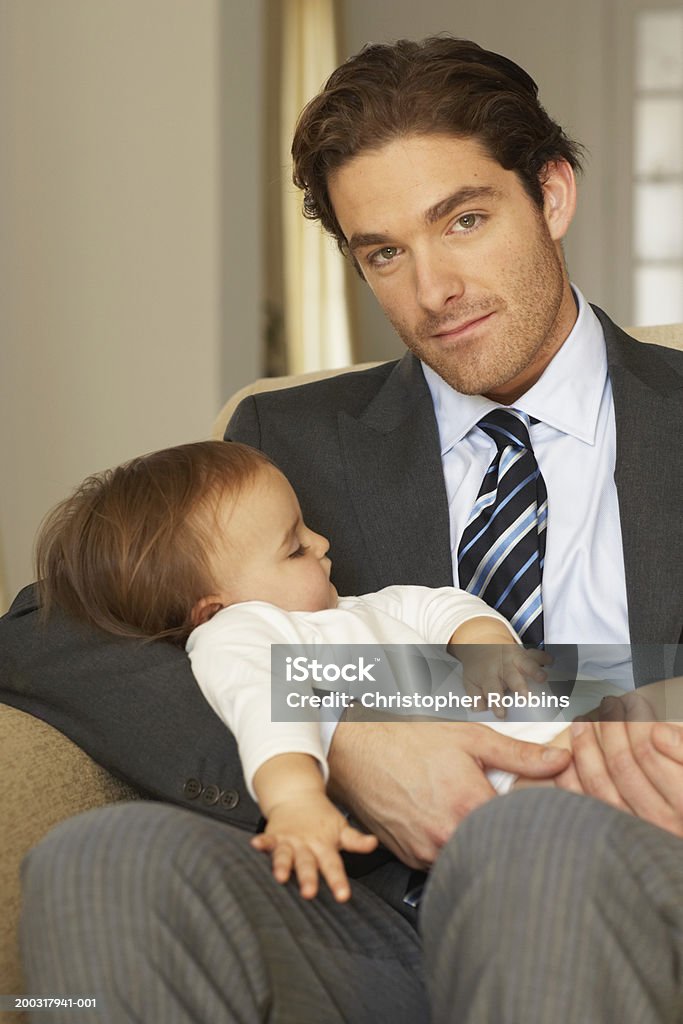 Padre con figlia (15-18 mesi), verticale - Foto stock royalty-free di Bebé