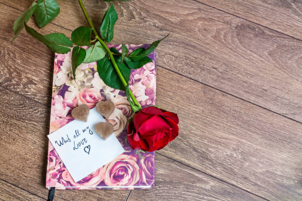 istock Red rose and happy valentine's day note 2003484287