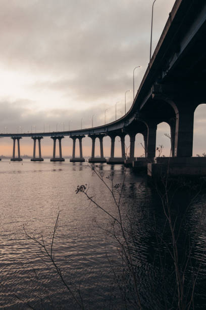 флюиды из фильма - san diego california bridge coronado beach outdoors стоковые фото и изображения