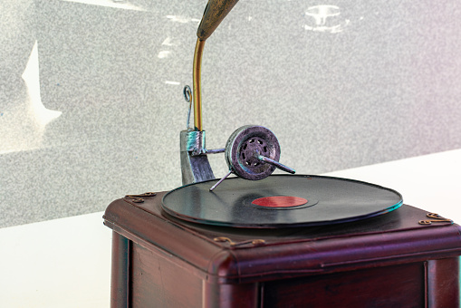 Old wooden gramophone with 78 rpm record seen from above