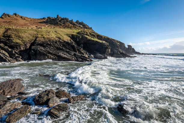 istock Waves rush in at Soar Mill Cove 2004958065