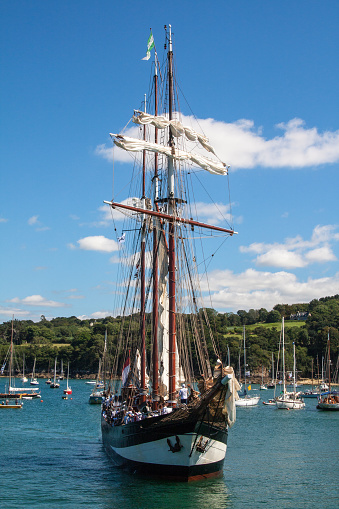 Arrival of a three-masted ship, seen from the front, at the port of Rosmeur in Douarnenez, Brittany.