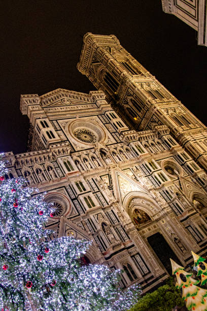 istock Florence XMAS Santa Maria del Fiore Duomo 2005181554