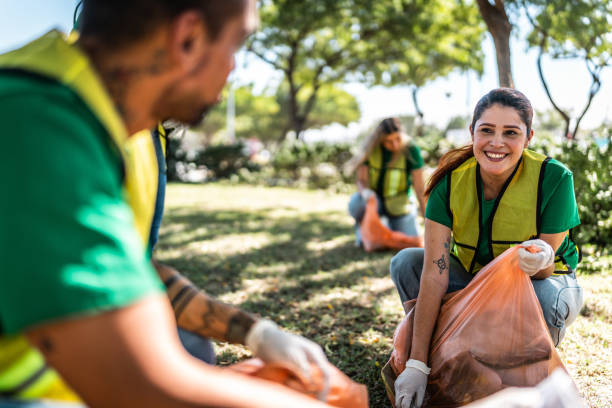 istock Recyclers talking and cleaning the public park 2005479422
