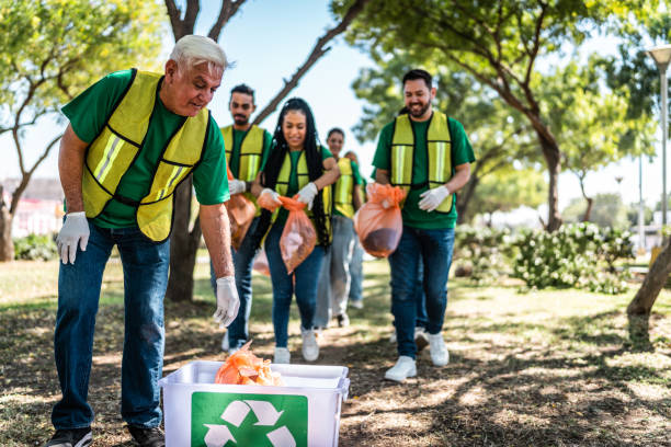 istock Recyclers cleaning the public park 2005497760