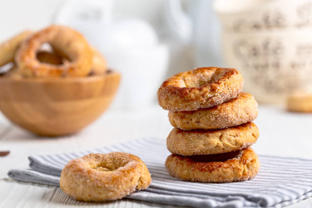 istock Traditional Italian torchetti cookies. 2005517278