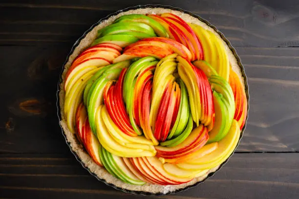 A tart made with Ambrosia, Golden Delicious, and Granny Smith apples viewed from directly above