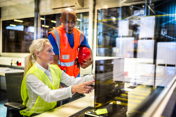 istock Shipping operator showing orders list to worker 2006314756