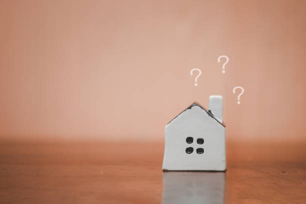 istock House model and question mark. Decision to choose the best property. 2007022000