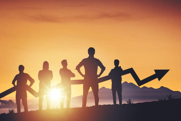 istock Team silhouette and up graph arrow on sunset background, leadership and teamwork concept 2007242507