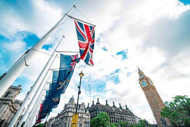 close-up on big ben on a cloudy day - commonwealth of nations photos et images de collection