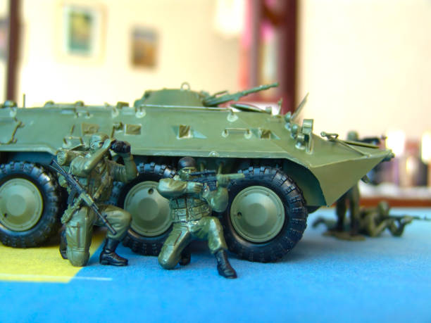 istock Tank model and soldiers, plastic 2007542267