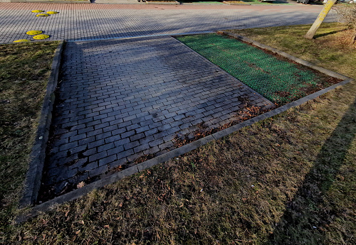 paved lawns with a share of gravel allow b in the city to park cars in the parking lot. sometimes they are reinforced with plastic grass tiles with locks that can withstand even heavier vehicle