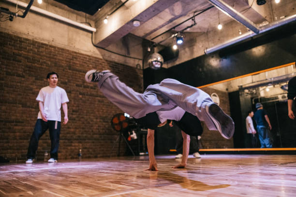 istock Hip Hop dancer doing a handstand while performing for friends 2007850728
