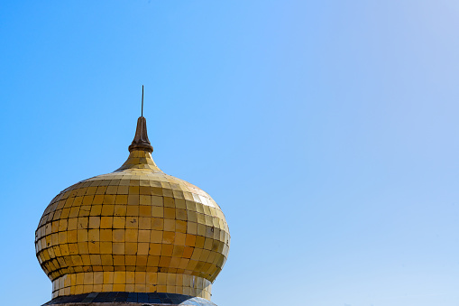 Sikh gurdwara Golden Temple (Harmandir Sahib) and water tank. Holy place of Sikihism. Amritsar, Punjab, India