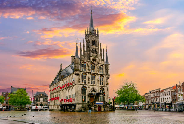 istock Gouda Town Hall on Market square, Netherlands 2008079108