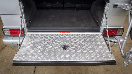 Diamond plated rear tail gate on a suv