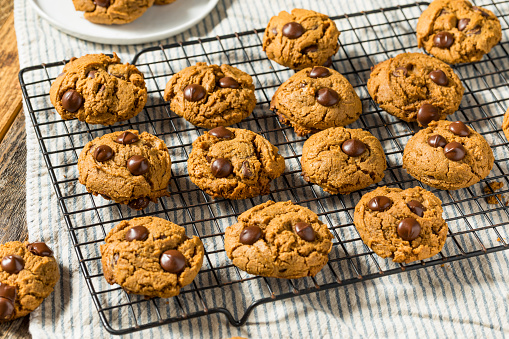 Trendy Five Ingredient Chocolate Chip Cookies with Peanut Butter