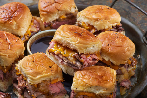 istock Copycat Hawaiian Roll Roast Beef and Cheddar Sliders 2008437791