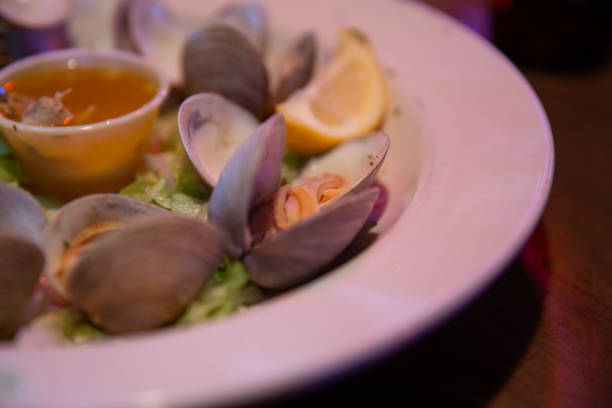 Steamed Clams with Drawn Salted Butter