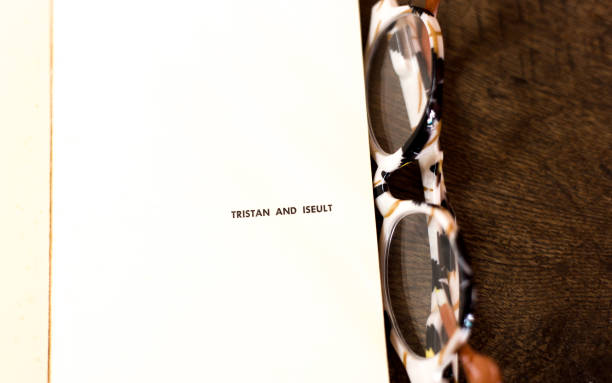 open book, title page: tristan and iseult - isolde fotografías e imágenes de stock