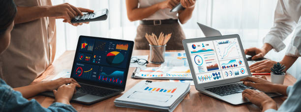 istock Analyst team utilizing BI Fintech to analyze financial report. Scrutinize 2009849957