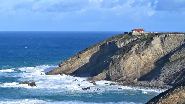 Cutilero(Cudillero), Asturias Province, Spain, near the Atlantic Ocean, attracts people with its colorful architecture and beautiful sea views. It is a famous tourist attraction in Spain.