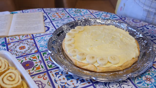 After you cover the base with custard make a layer of banana