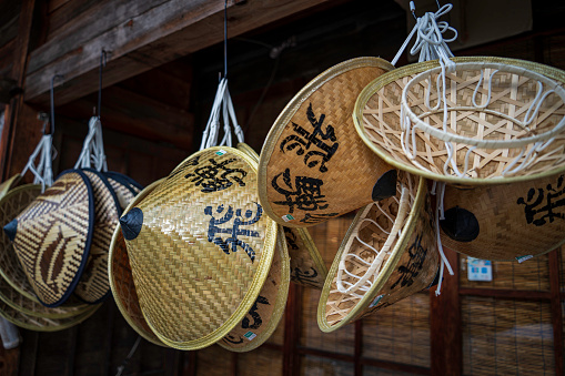 Hida's Miyagasa is a Japanese hat made of woven bamboo.　Triangular pyramid hat woven from bamboo．