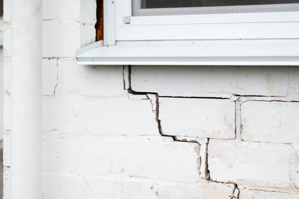istock Cracked brick wall of private house 2010553363