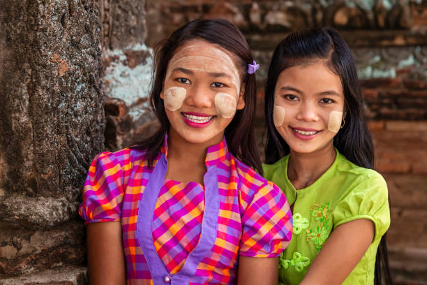 istock Young Burmese girls posing in Bagan 2010558624