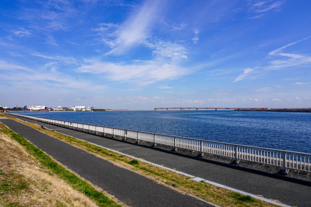 Approach lights for Runway B at Haneda Airport (Ota Ward, Tokyo) On a sunny day in February 2024, approach lights for Runway B at Haneda Airport seen from Keihinjima Tsubasa Park in Ota Ward, Tokyo. 飛行機 stock pictures, royalty-free photos & images