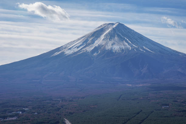 istock fuji mountain kawaguchiko lake 2012462918