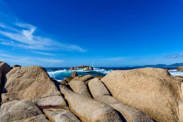 paysage de bord de mer en Corse du sud avec ses rochers érodés en granit