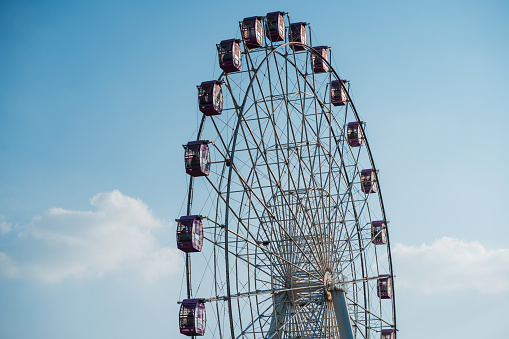 Ferris wheel under blue sky and white clouds，Ferris wheel，Ferris wheel in the amusement park