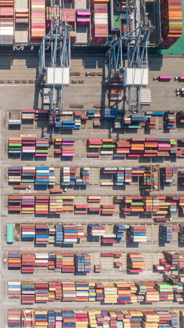 Freight operation unloaded with Containers