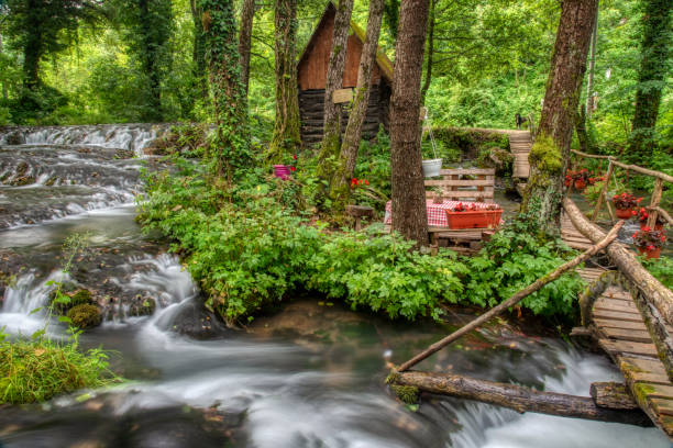 Turquoise color of water in the summer on the river Janj – Foto