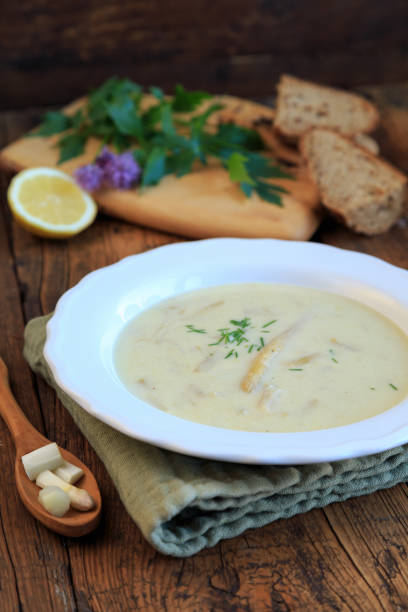 istock Asparagus cream soup on a white plate 2013090846