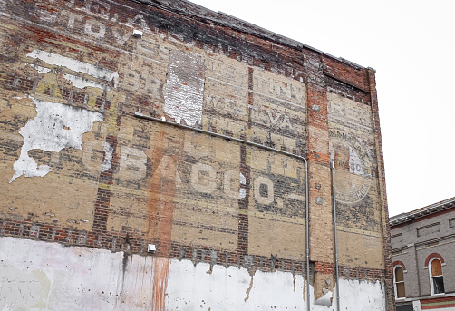 The side of an old brick building in Bristol, Tennessee