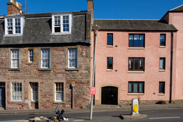 vecchi edifici del muro di pietra a pleasance edimburgo, scozia - pleasance foto e immagini stock