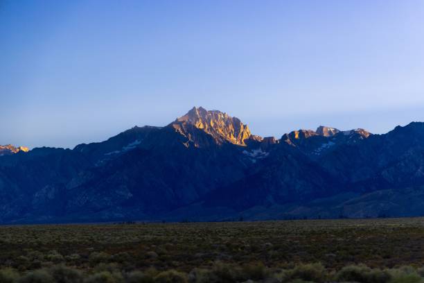 istock Scenic sunset in the mountains - California 2014088913
