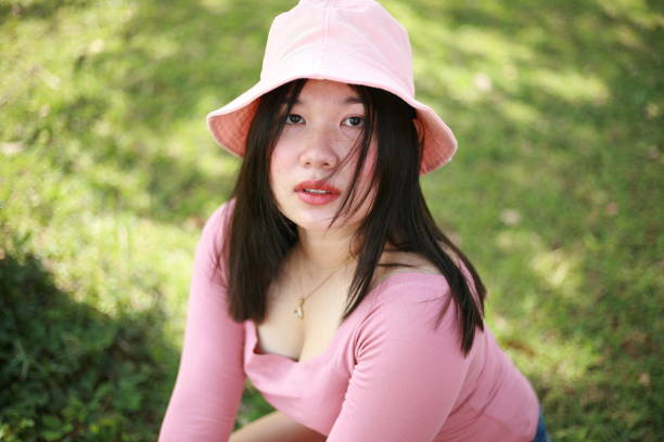 short thai woman in pink