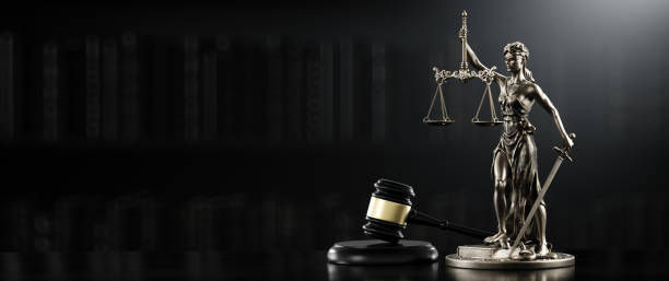 law legal system justice crime and violence concept. themis and gavel - justiça personagem fictícia imagens e fotografias de stock