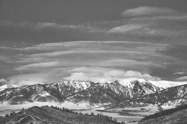 istock Cold snowy mountain landscape at sunset. Lenticular clouds. 2014890475
