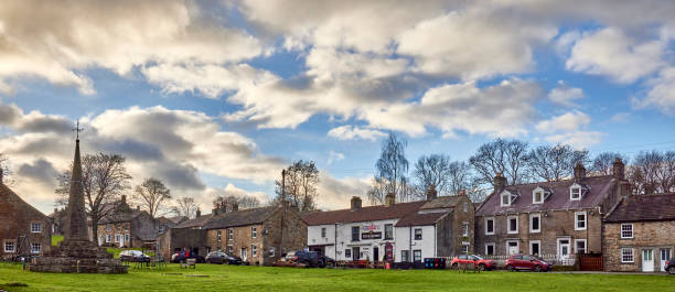 centre of west burton - wensleydale blue ストックフォトと画像