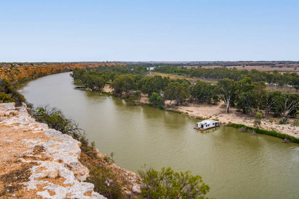 istock Big Bend on the Murray River, South Australia 2015082399