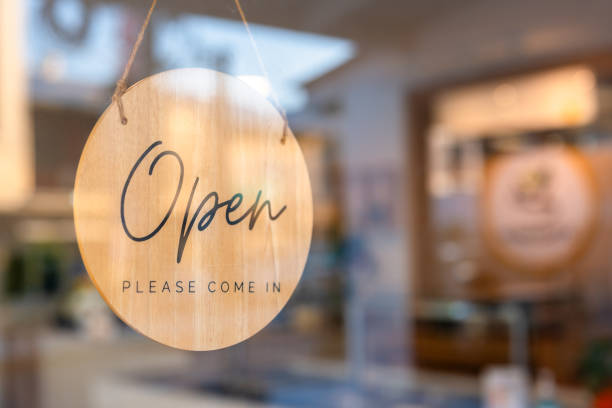 istock Open round wood sign at the restaurant 2015197447