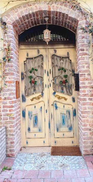 istock Wooden door 2016041325