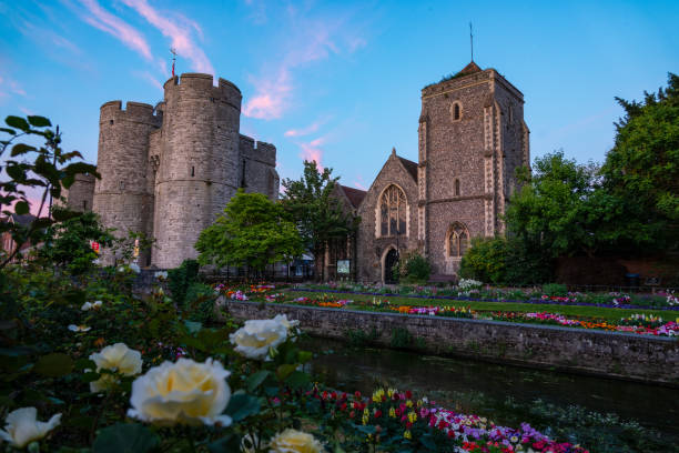 istock Pink sunset clouds over Westgate Towers and Canterbury Guildhall by River Stour 2016260235