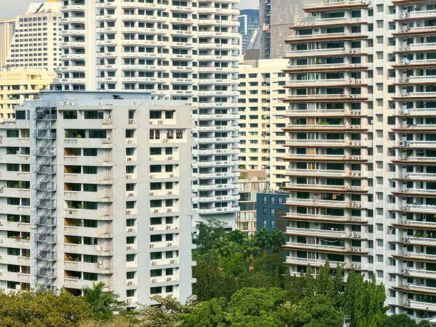 istock Condominium building on a sunny day 2016629076